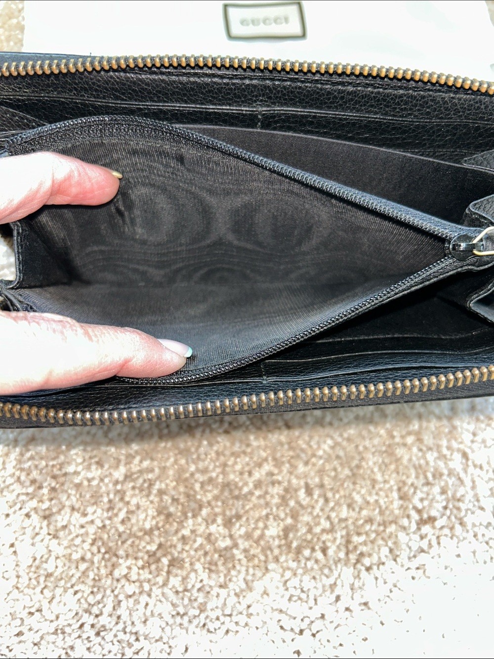 Gucci Black Leather Zip Wallet with Green-Red Stripe - Picture 11 of 16